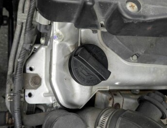 エンジンからカタカタ音